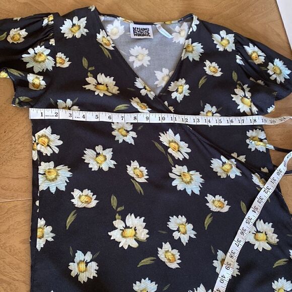 ASOS Reclaimed Vintage inspired mini wrap dress in daisy print Size 10 - Picture 11 of 14